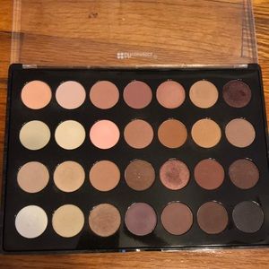 Bh cosmetics neutral eyeshadow palette
